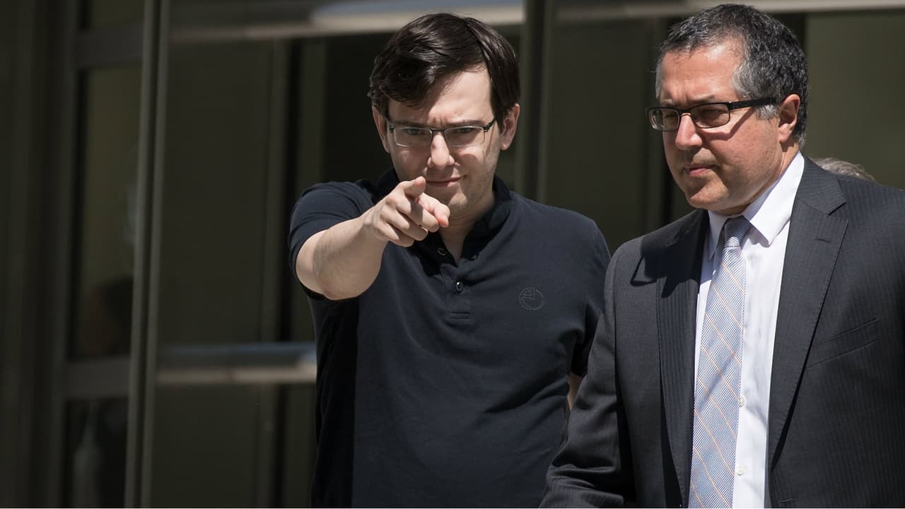 Condenan a siete años de cárcel a Martin Shkreli, el 'hombre más odiado' de EEUU