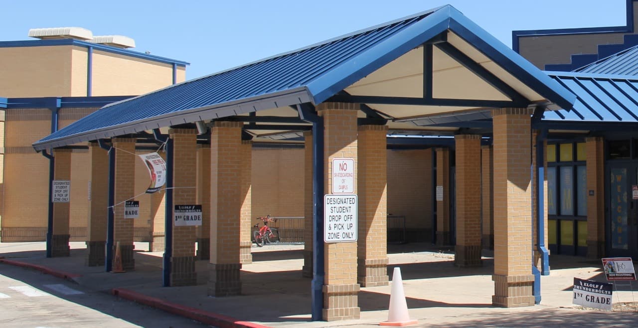 Cierran escuela al noreste de San Antonio por reporte de persona presuntamente armada