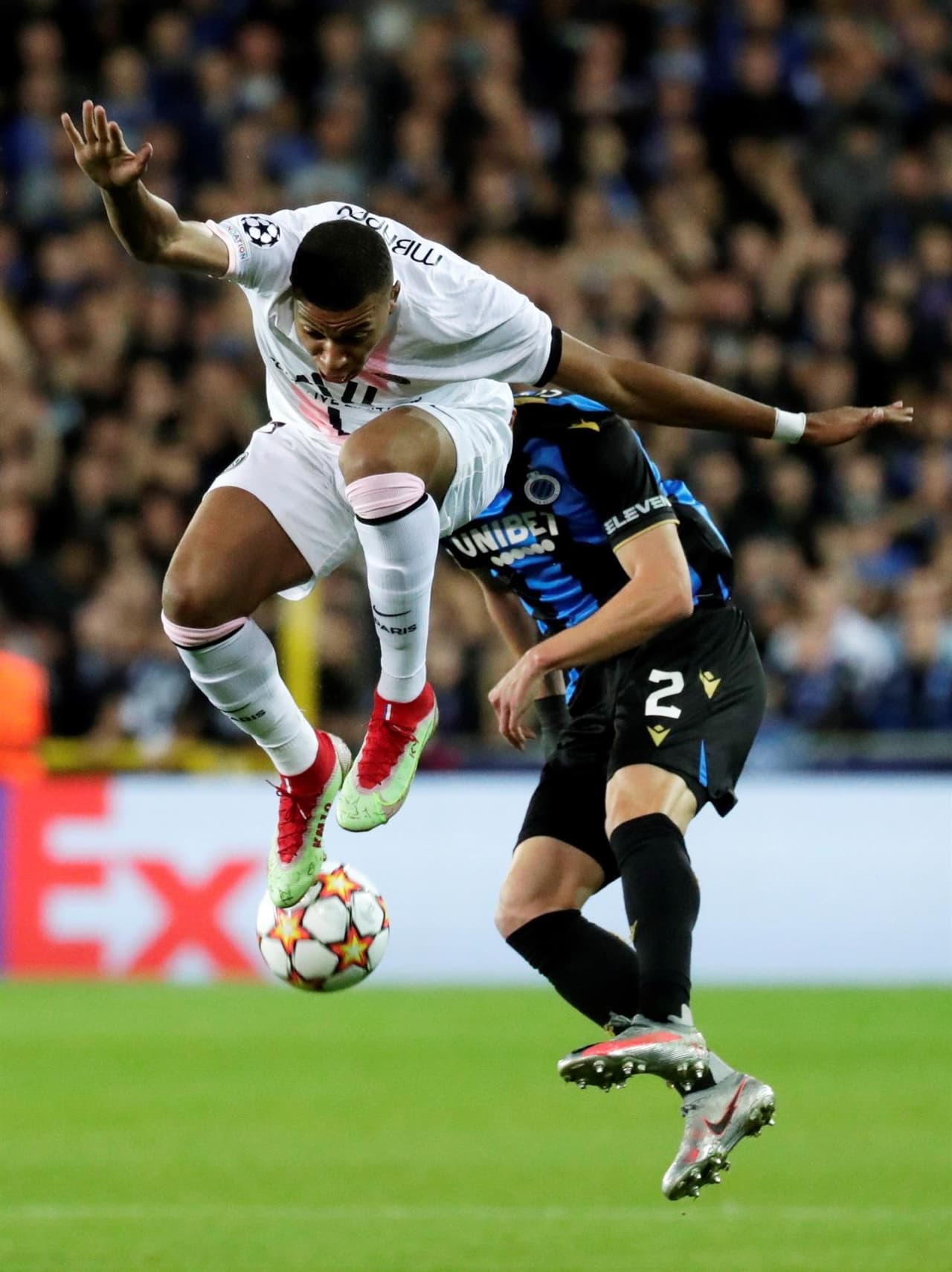 Paris Saint-Germain empata 1-1 ante Club Brujas durante la primera jornada de la fase de Grupos en la UEFA Champions League. El primer tanto cayó por parte del equipo parisino y fue Ander Herrera quien anotó al minuto 15’, pero minutos después Hans Vanaken empató el partido al minuto 27’.