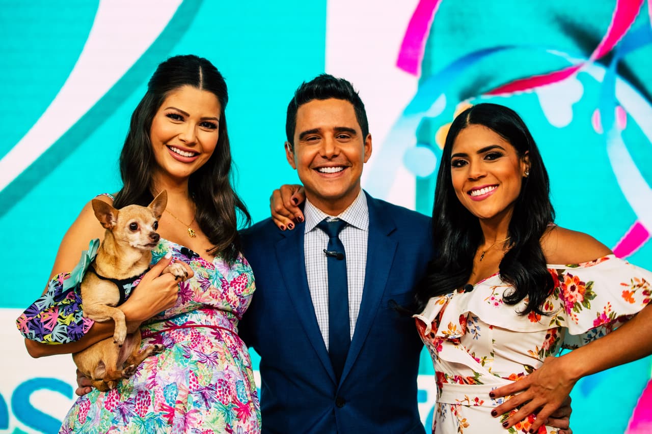 Alejandro Chabán posando con dos de sus chicas consentidas: Ana Patricia y Francisca son sus grandes amigas.