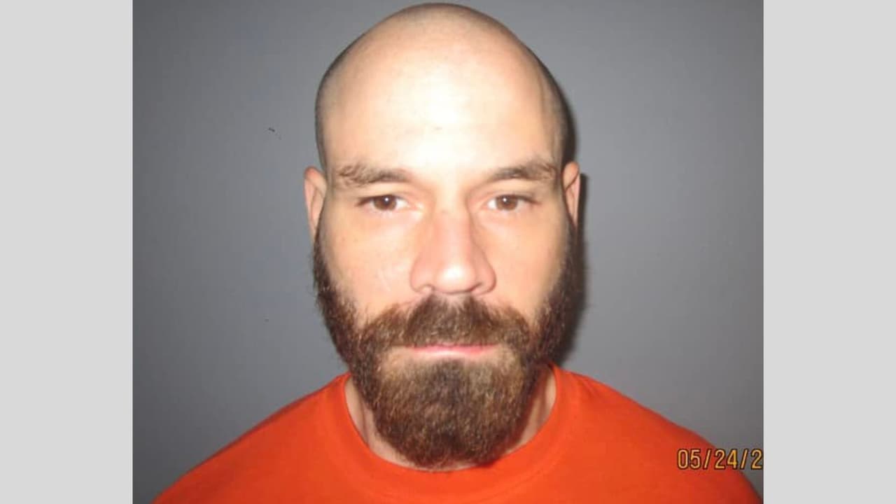 Tras persecución, rastrean a sospechoso de varios robos que logró escapar de oficiales, en La Vernia