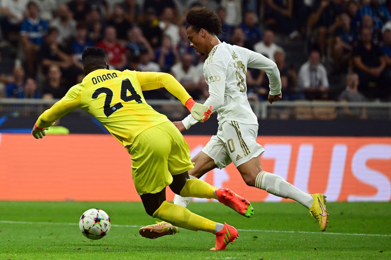 Una definición espectacular luego de controlar en el aire el esférico y quitarse el guardameta Onana.
<br>