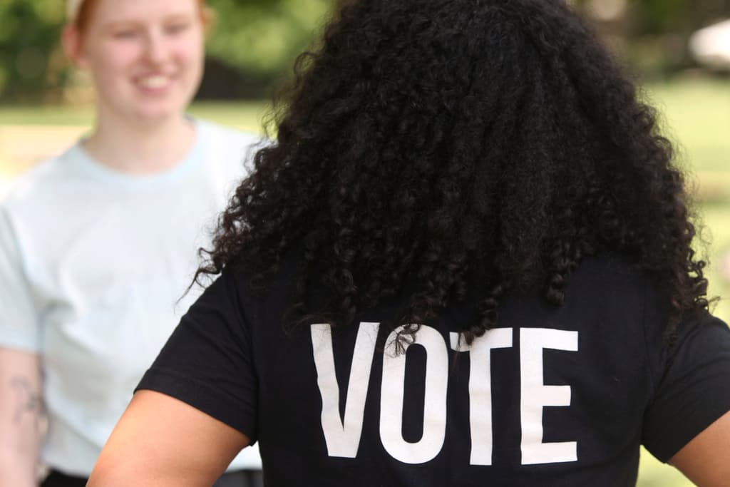 Sanciones, multas y restricciones obstaculizan a organizaciones que ayudan en el registro de votantes en Florida