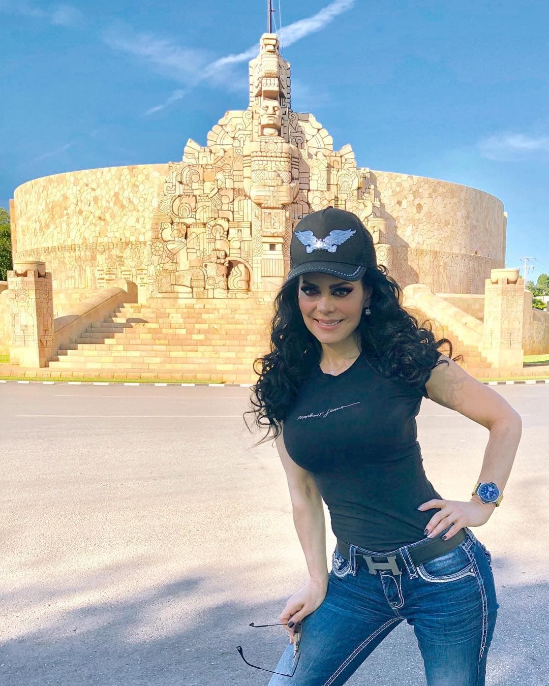 El término
<b>Rosacruz</b> se refiere originalmente a una legendaria orden secreta que realizan practicas esotéricas.