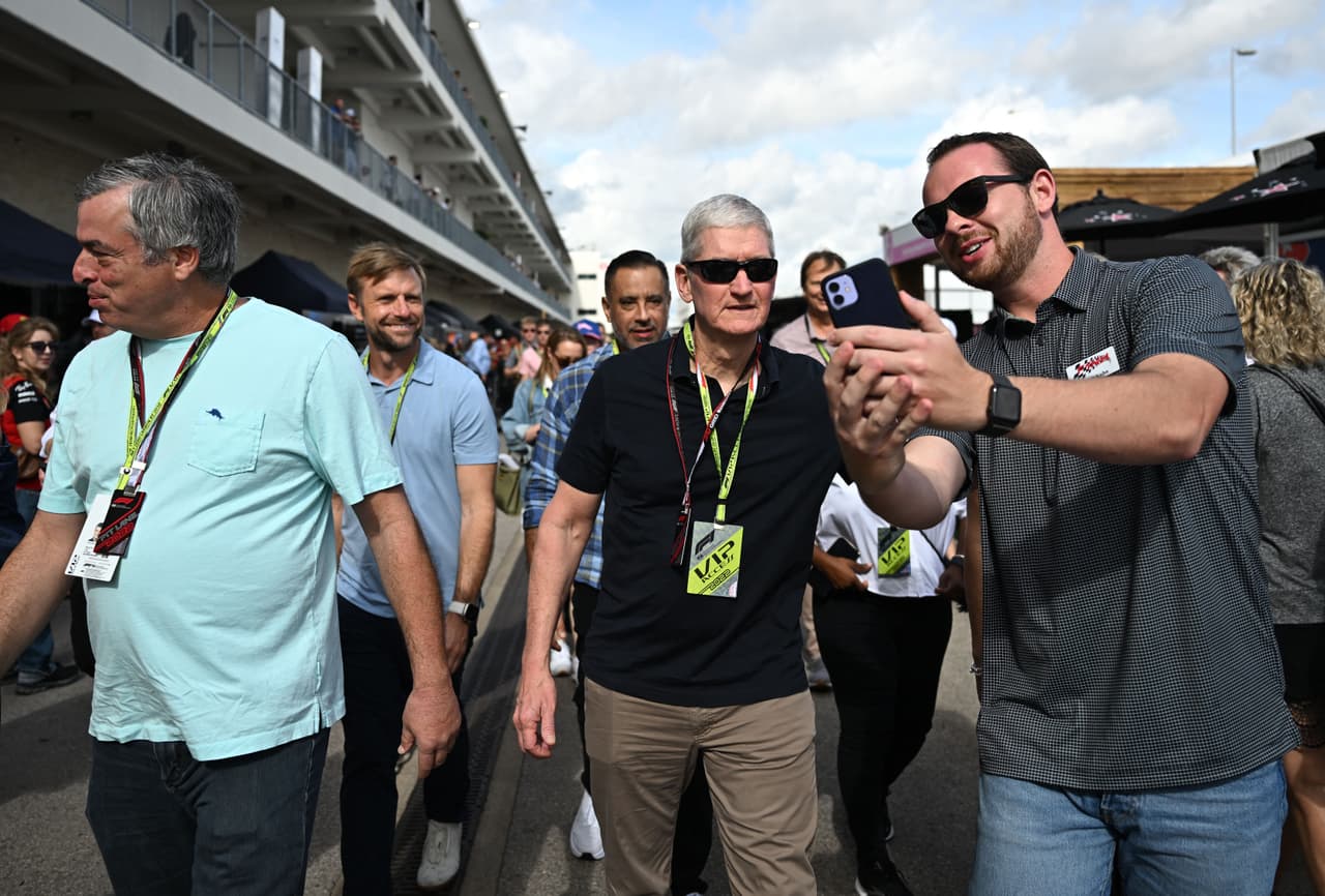 Brad Pitt, Pharrell Williams y Ed Sheeran atestiguaron el triunfo de Red Bull en el GP de Estados Unidos.