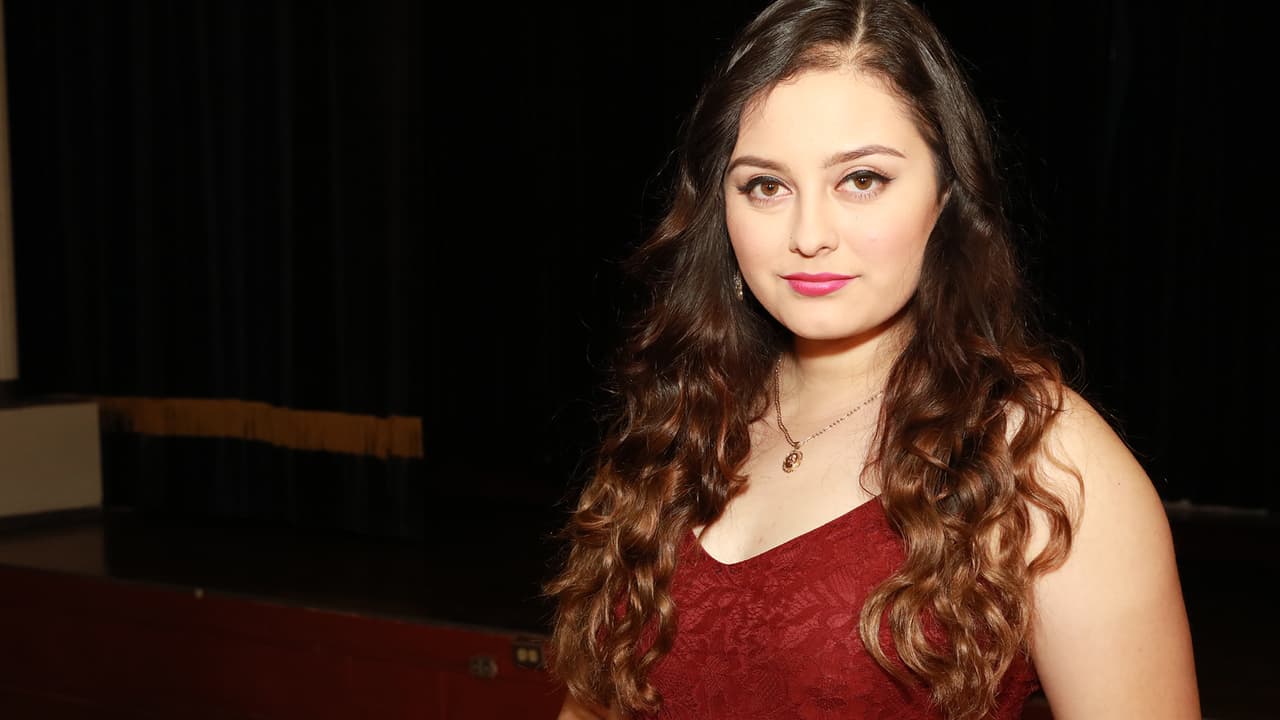 La primera eliminación de La Reina de la Canción fue muy dura, pues los capitanes seleccionaron a cuatro chicas para que dejaran la competencia: Paloma Carrasco, Vivian Mitre, Gabby Castro y Claudia Fernanda.