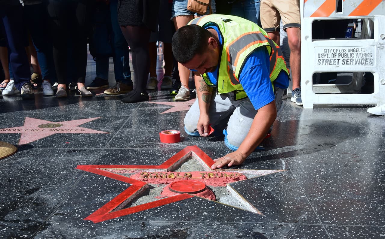 Así repararon la estrella de Trump en el Paseo de la Fama