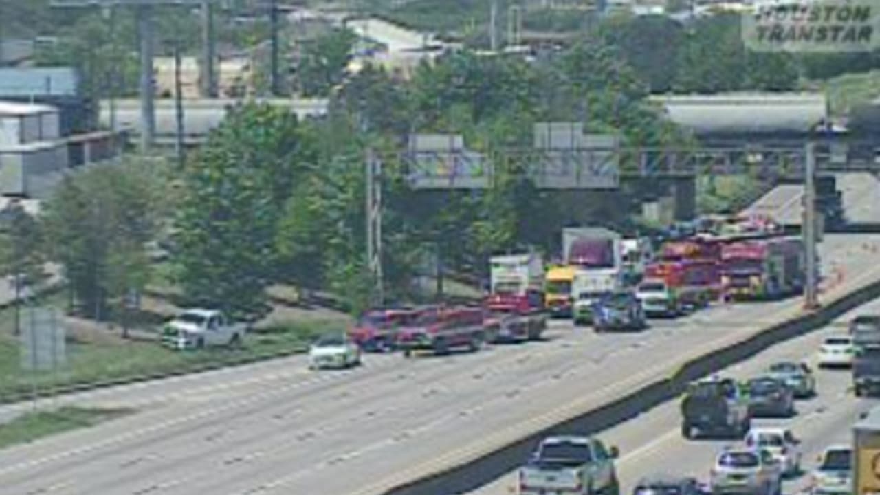 Muere una persona luego de un choque entre dos camiones y un vehículo en la I-10