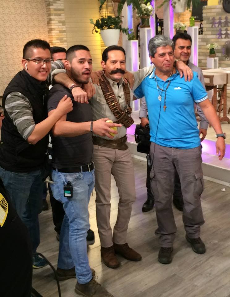 ¡Detras de cámaras! A Pepillo le encanta estar con sus amigos de producción.