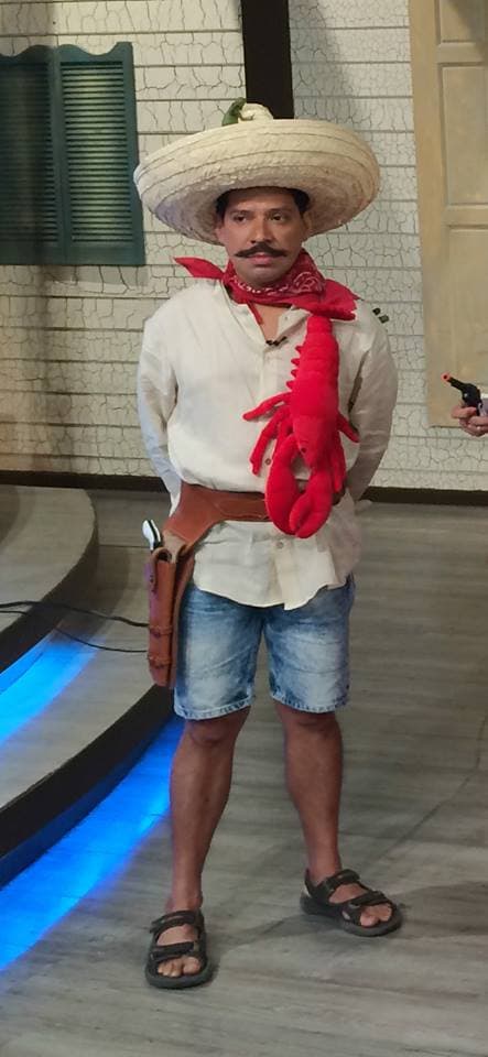 El Costeño dejó atrás el sombrero de playa y se puso el revolucionario.