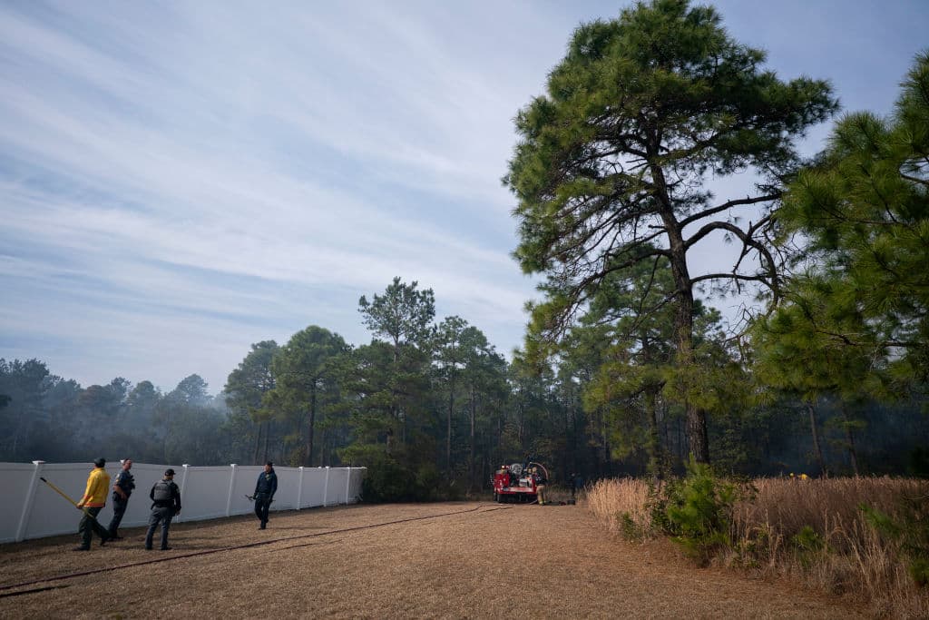 Durante la tarde del domingo, 2 de marzo, las autoridades extremaron medidas en Myrtle Beach, ante el crecimiento del territorio afectado por las llamas.