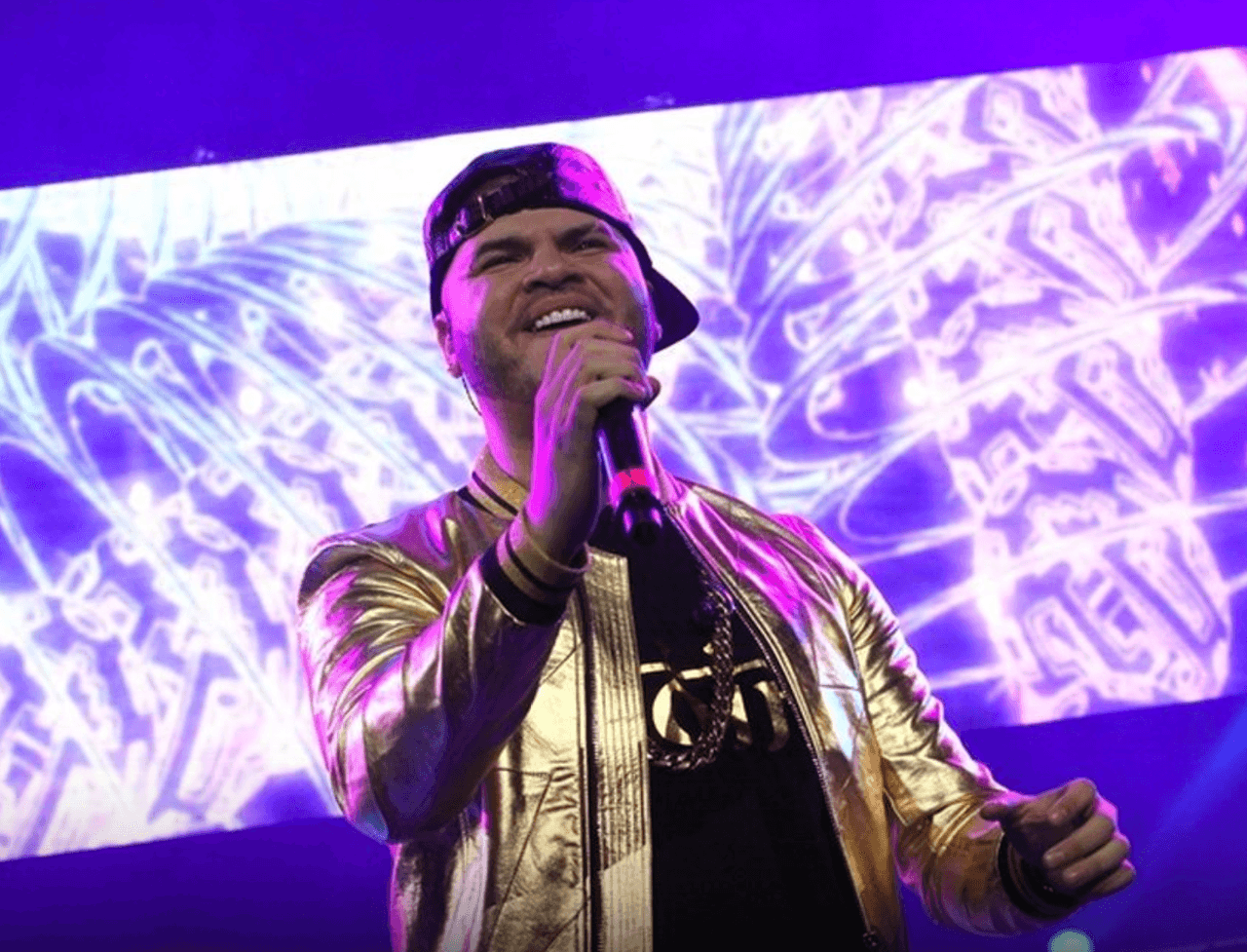 El cantante Farruko salió a defender a Maluma en recientes declaraciones:
<i>"Creo que el público es ignorante en esa área, no pueden hacer eso. Peores cosas se ven en la televisión y yo creo que lo están juzgando porque no hacía ese tipo de música desde sus comienzos lo ven como que uuuuy".</i>