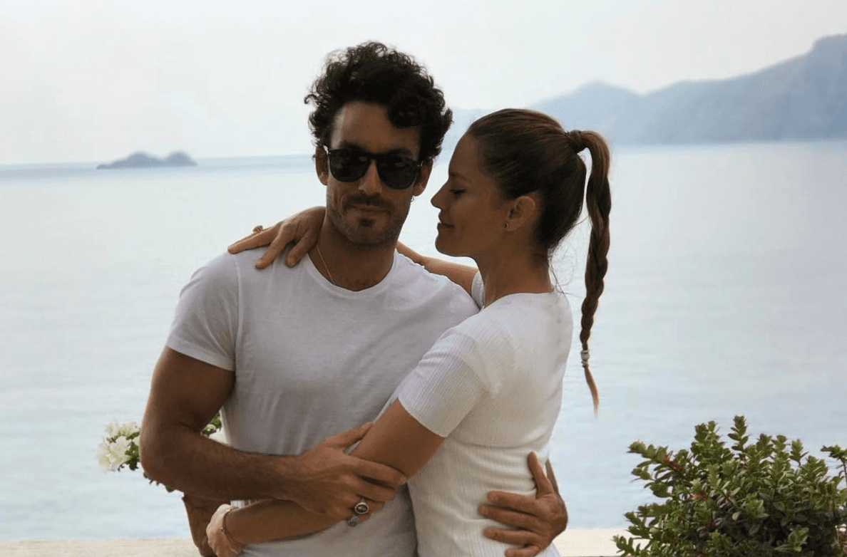 Lola Ponce y Aaron Díaz se desnudan completamente para fotografía
