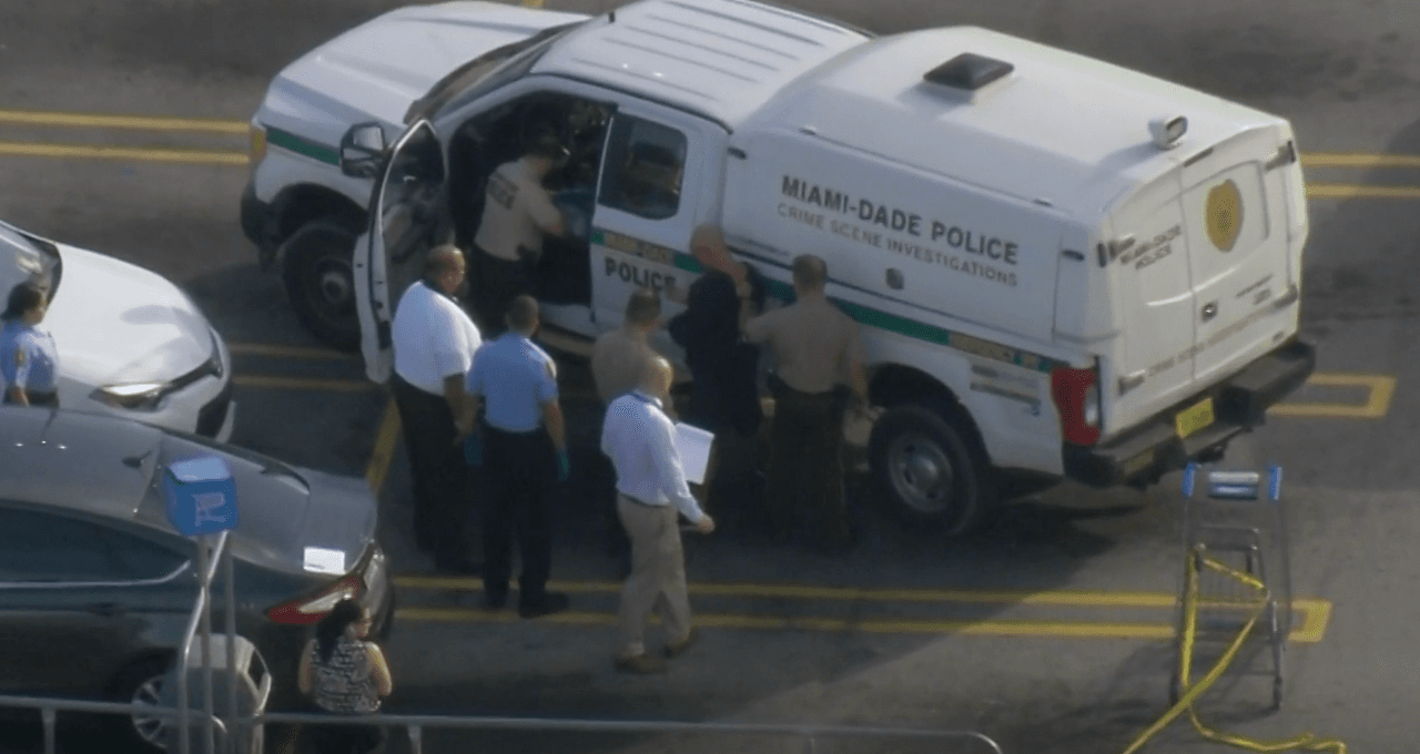 Investigan el hallazgo del cadáver de una persona dentro de un auto en Homestead