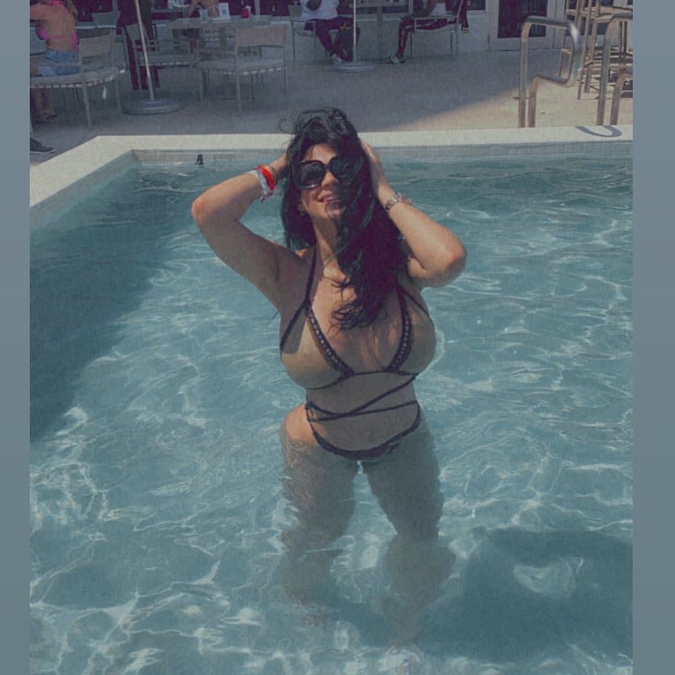 Playa, sol, arena y mar: eso hace muy feliz a nuestra querida Carlita.