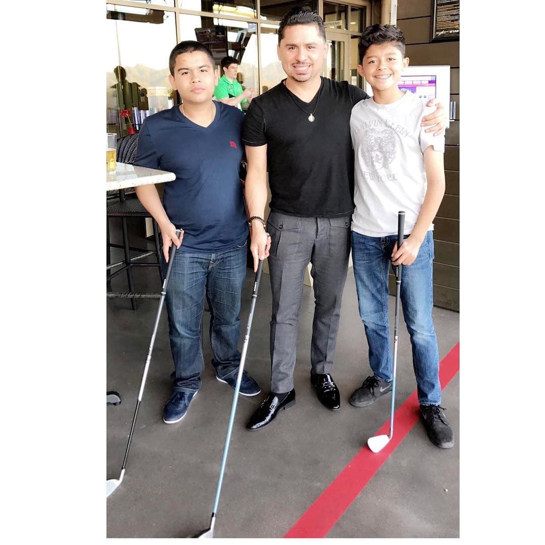 Larry Hernández es otro de los famosos del regional mexicano que han enfrentado problemas por la manutención de sus hijos, en este caso, por Larry Jr. y Sebastián Hernández.