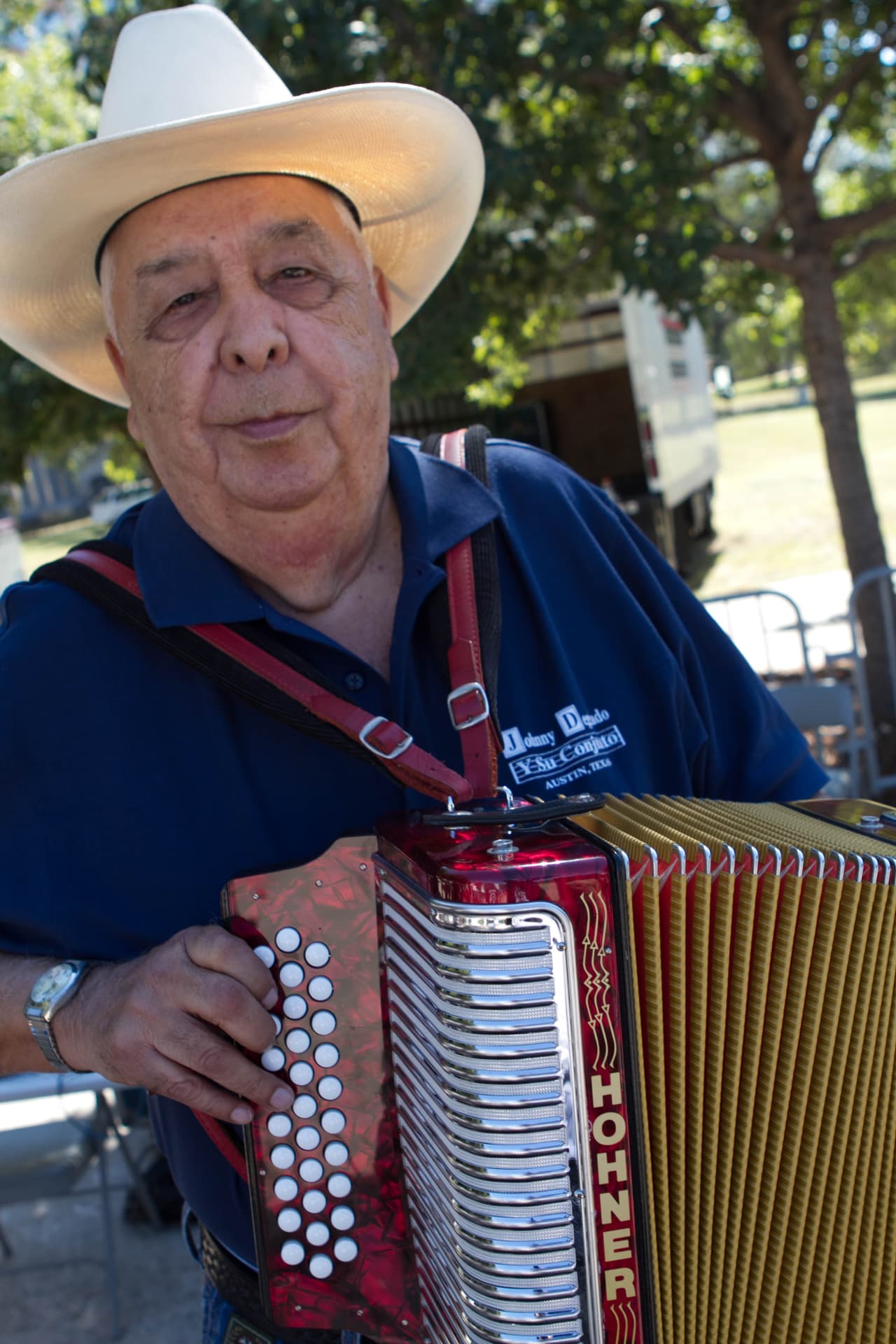 Altares, música, piñatas, papel picado, exhibición de autos antiguos, calaveras, pan de muerto y caritas y manitas pintadas hicieron parte del evento del 'Día de los Muertos' organizado en el Centro Cultural Mexico-Americano de Austin.