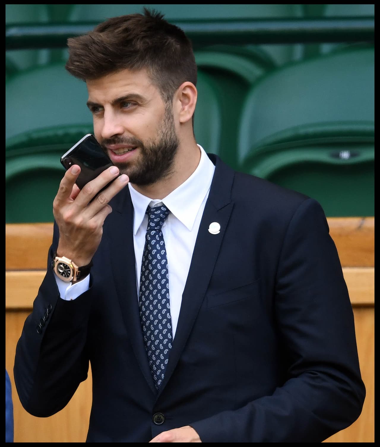 De acuerdo con el diario español, el futbolista llegó hasta el lugar
<b>por motivos laborales</b>, ya que además de su afición al tenis, preside una empresa llamada
<b>Kosmos</b> que está encargada de la remodelación del formato de la
<b><a href="https://www.daviscup.com/es/portada.aspx">Copa Davis</a></b>.