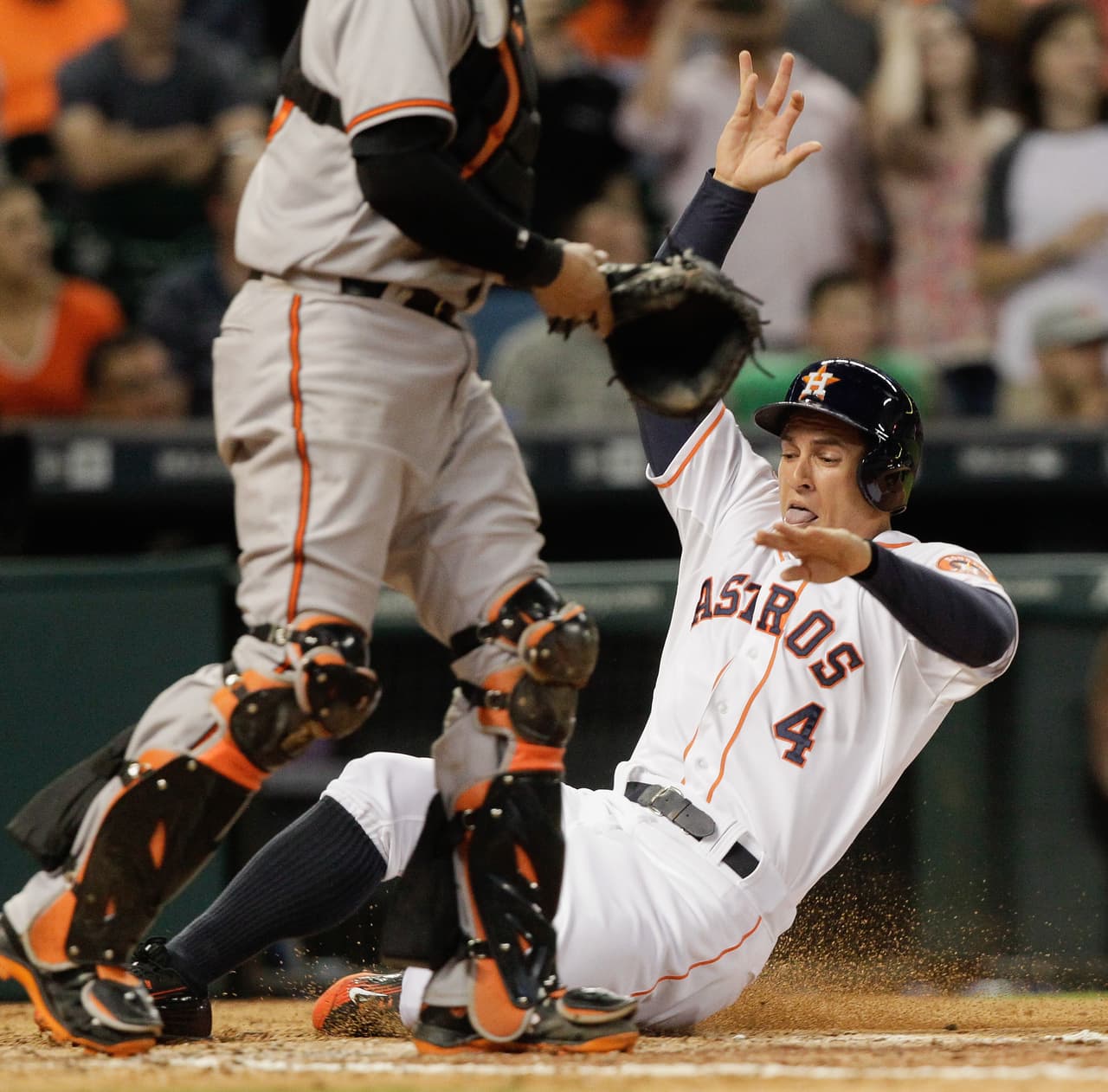 Astros atacan en el 7mo para vencer a Orioles