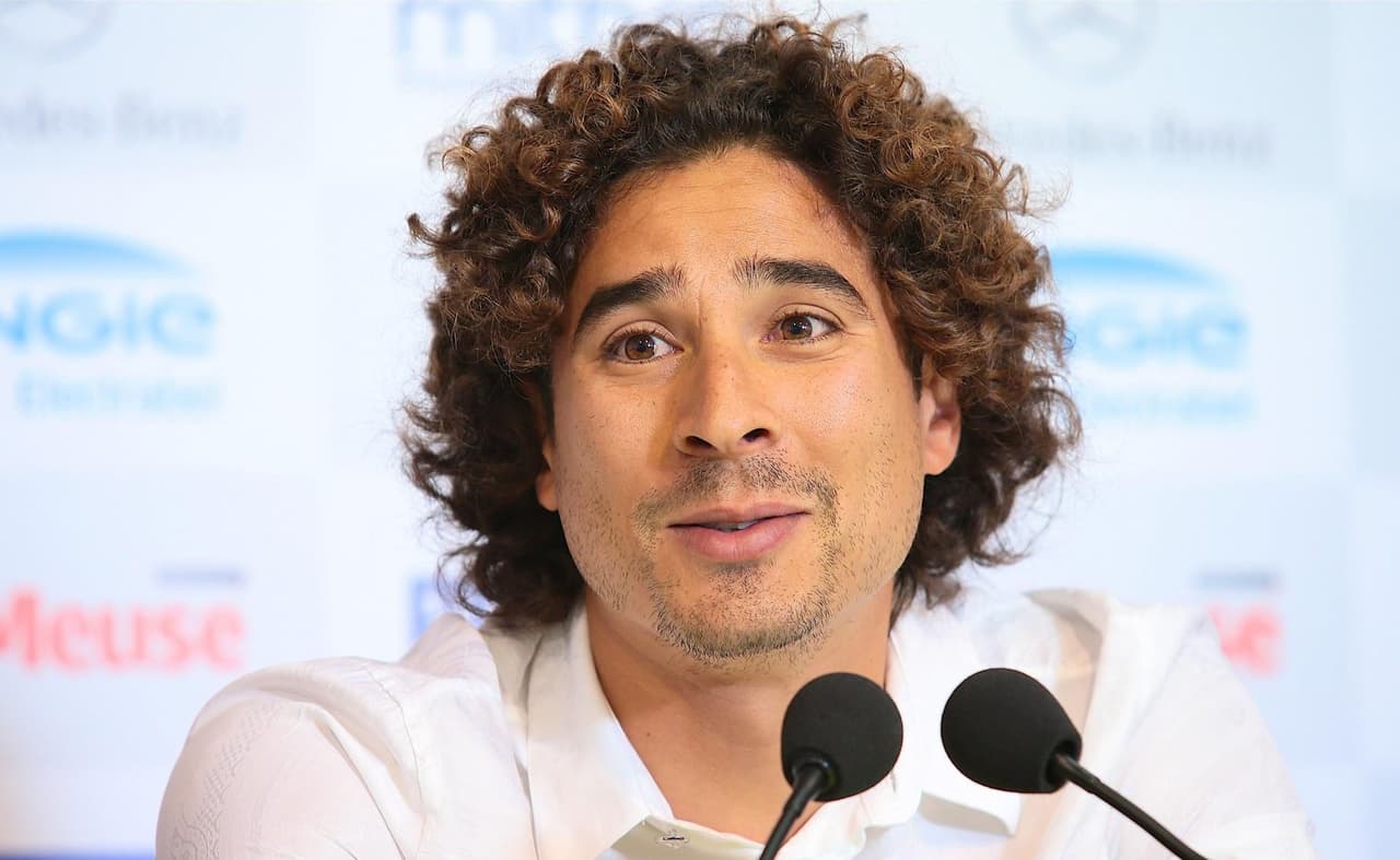 ¡Prioridad Memo Ochoa! El Napoli ‘sacrificaría’ a Santiago Arias por fichar al mexicano