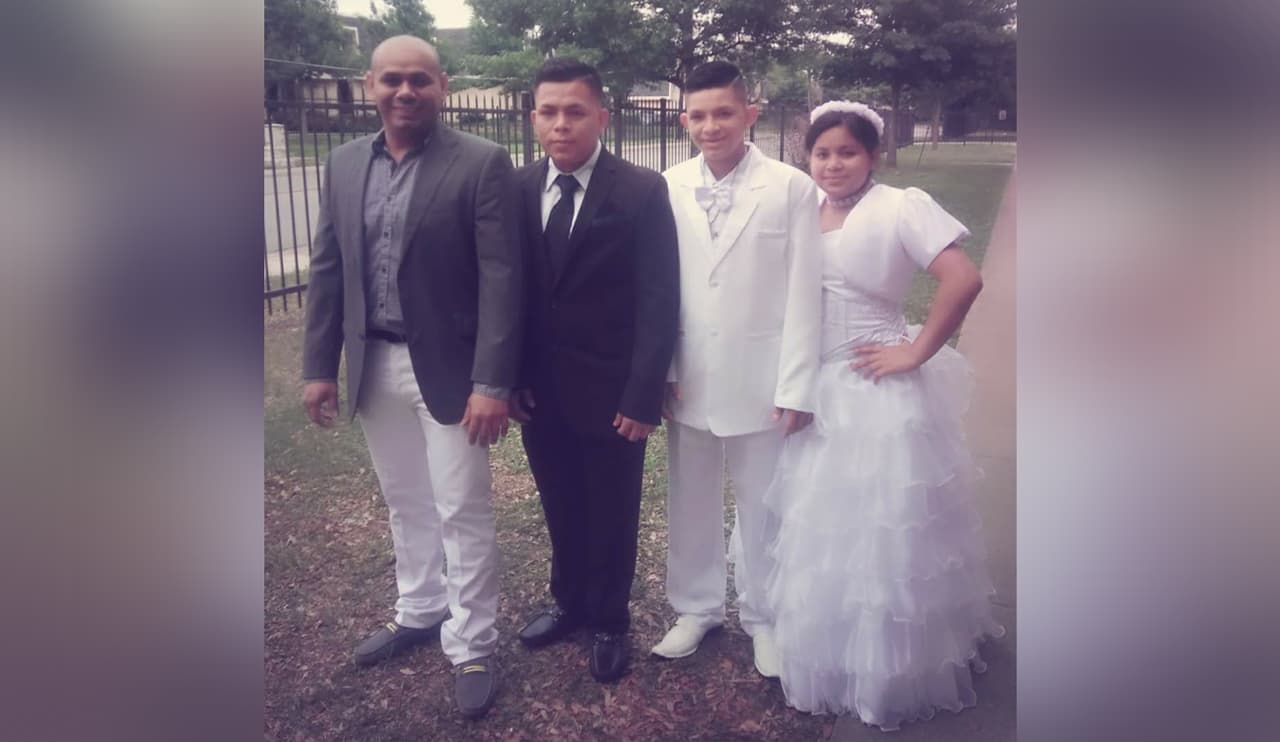 Amaya Álvarez y sus tres hijos de 19, 16 y 14 años. RAICES señaló que los jóvenes están solicitando asilo.