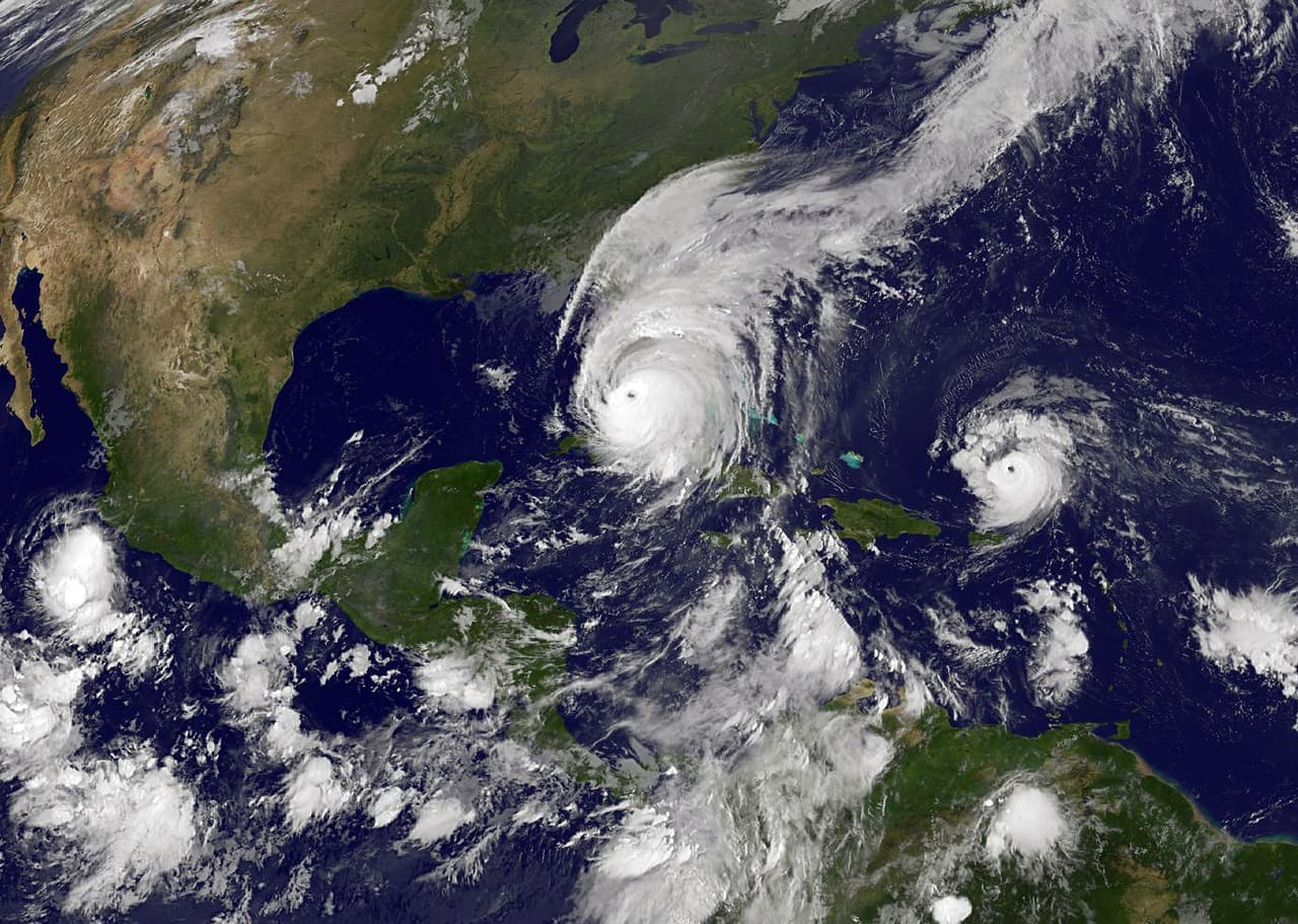 Una vista desde el espacio de Irma en su recorrido por la costa este de Florida.