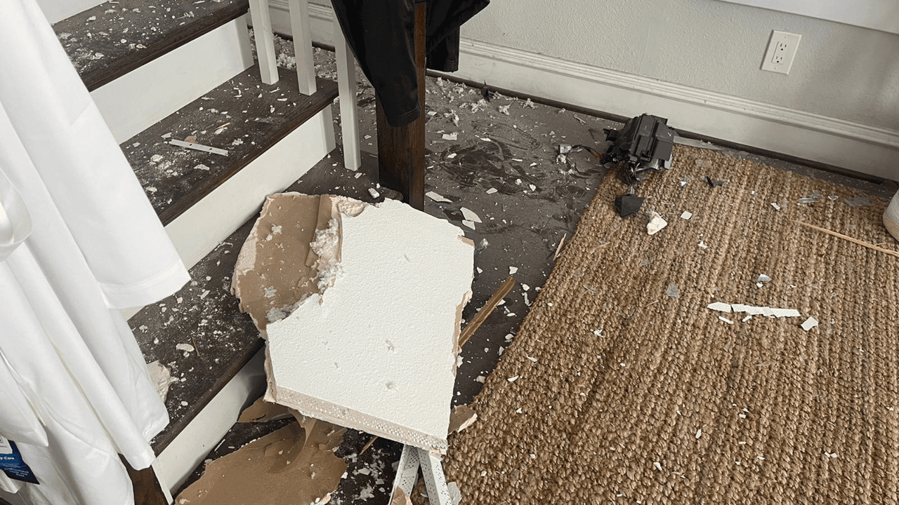 El conductor que perdió el control del vehículo está acusado de haber manejado en estado de ebriedad.