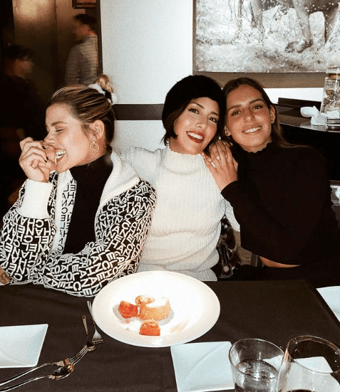 A pesar de no vivir en el mismo país, Michelle suele pasar sus días en Nueva York y Madrid, mientras que Camila reside principalmente en México, las hermanas procuran disfrutar de tiempo juntas y compartir momentos importantes como cuando se reunen por el cumpleaños de su mamá.