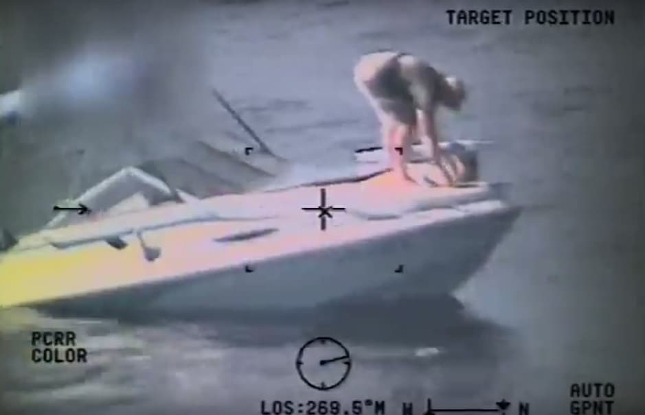 En video: dramático rescate tras el hundimiento de una lancha en California