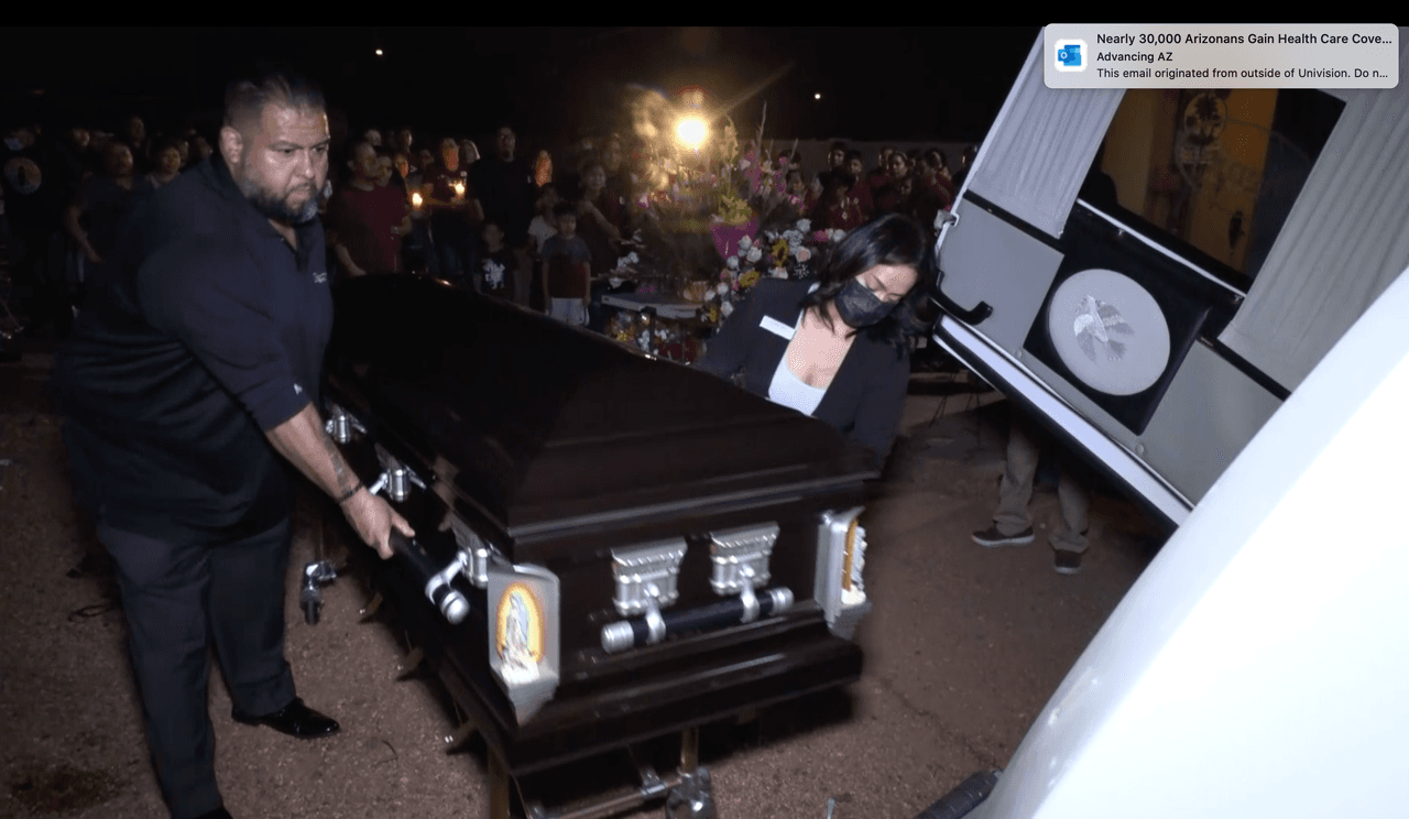 Despiden en Arizona a María Eliza Sebastián luego de morir a causa del ataque de cuatro perros cuando estaba sentada en el porche de su casa en Phoenix.