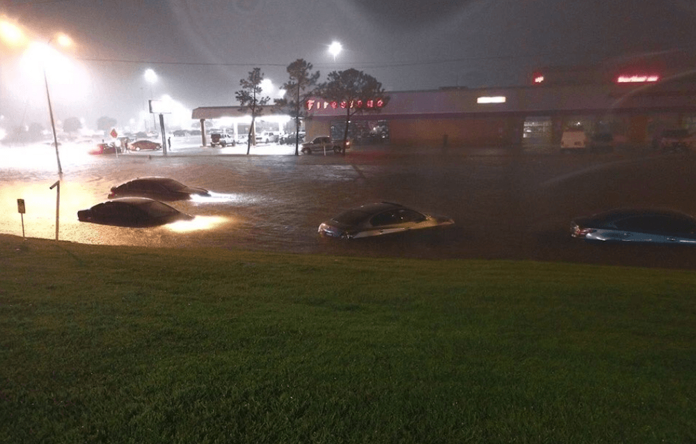 Lluvias rompen récord, traen inundaciones y provocan rescates en el norte de Texas