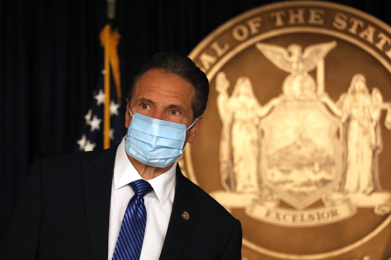 Cuomo le pide a Trump emitir una orden ejecutiva que exija el uso de mascarillas