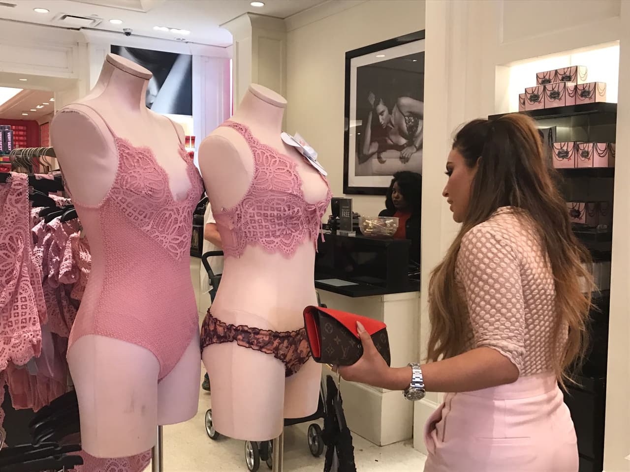 El color rosa es uno de sus favoritos y a estos diseños no les despegó el ojo.