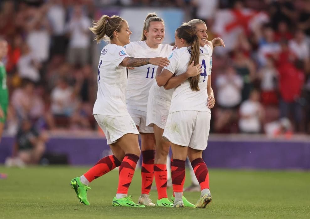 La Selección de Inglaterra no tuvo problemas para vencer por goleada a Irlanda del Norte que se mantiene sin puntos en el torneo.