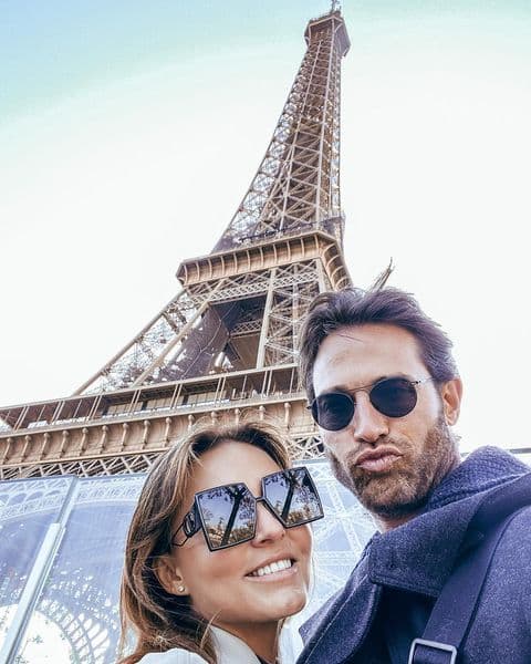 El actor que dio vida al abogado Arturo de la Barrera publicó una imagen en la que aparece con Boyer frente a la Torre Eiffel, el símbolo emblemático de la llamada Ciudad del amor. “!París… mon amour! Je t’aime Angelique”, escribió él en la descripción.
<br>