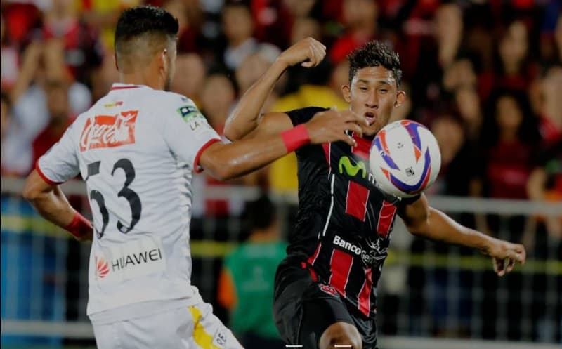 Alajuelense y Herediano dejan en suspenso la final del fútbol costarricense