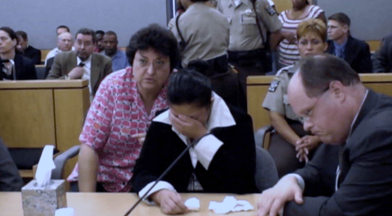 Rosa Jiménez estaba cuidando a Bryan Gutiérrez, de 21 meses, en su apartamento del norte de Austin en 2003 cuando el niño se asfixió. Jiménez, de 20 años, embarazada de siete meses y con su propia hija de 1 año, dijo que le dio la maniobra de Heimlich y trató de eliminar lo que obstruía su respiración.
<br>
<br>Las autoridades encontraron que el menor tenía alojado en su garganta toallas de papel que le provocaron la asfixia.