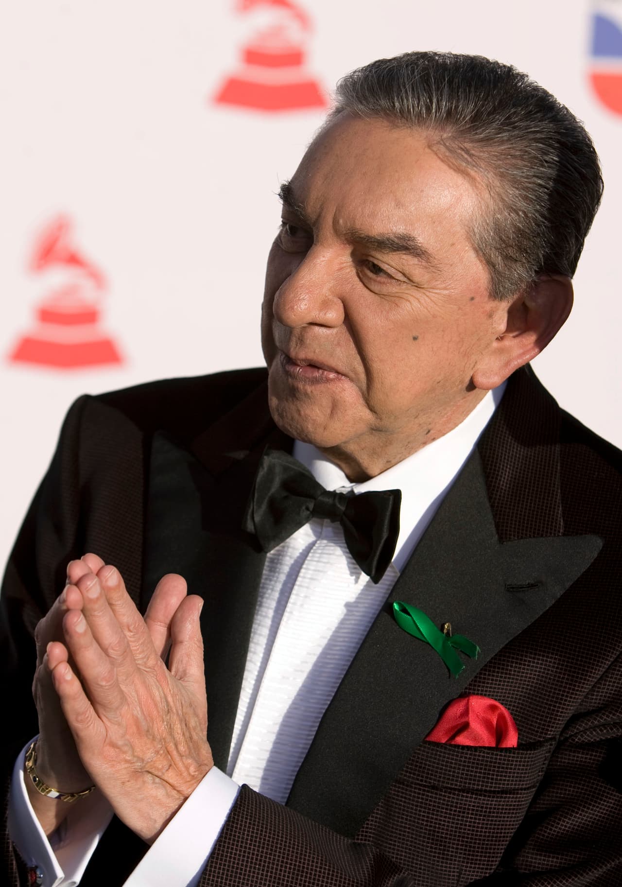 El también conductor de televisión agregó que, a pesar de todo, sí hubo algo bueno de aquella experiencia: la lección que aprendió gracias a su padre, el legendario cantante
<b>Marco Antonio Muñíz </b>(foto).