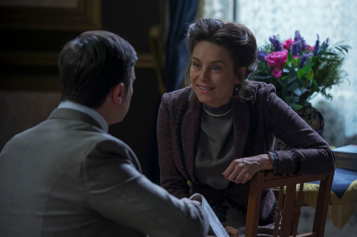 Está casada con Alfredo y quiere tener un hijo para formar una linda familia.