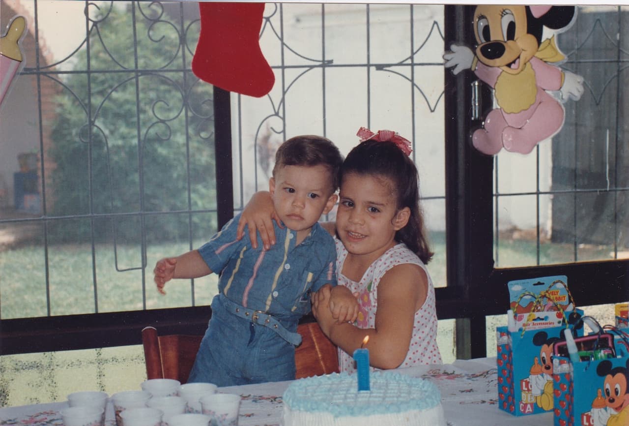 Amable, respetuoso y realista son 3 palabras que describen a este chico de Bolivia. Luis quiere hacer música romántica, ayudar a jóvenes con talento e inspirar a los demás a cumplir sus sueños.