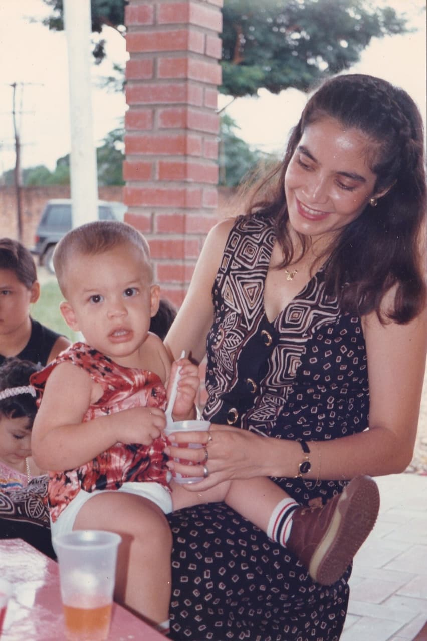 Amable, respetuoso y realista son 3 palabras que describen a este chico de Bolivia. Luis quiere hacer música romántica, ayudar a jóvenes con talento e inspirar a los demás a cumplir sus sueños.