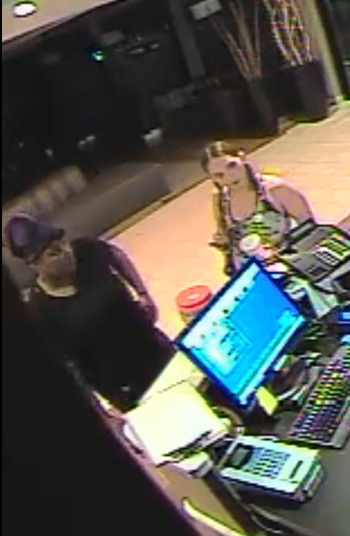 "Investigadores determinaron que el hombre fue asesinado como resultado de un acto violento que tuvo lugar en la habitación", informaron las autoridades.