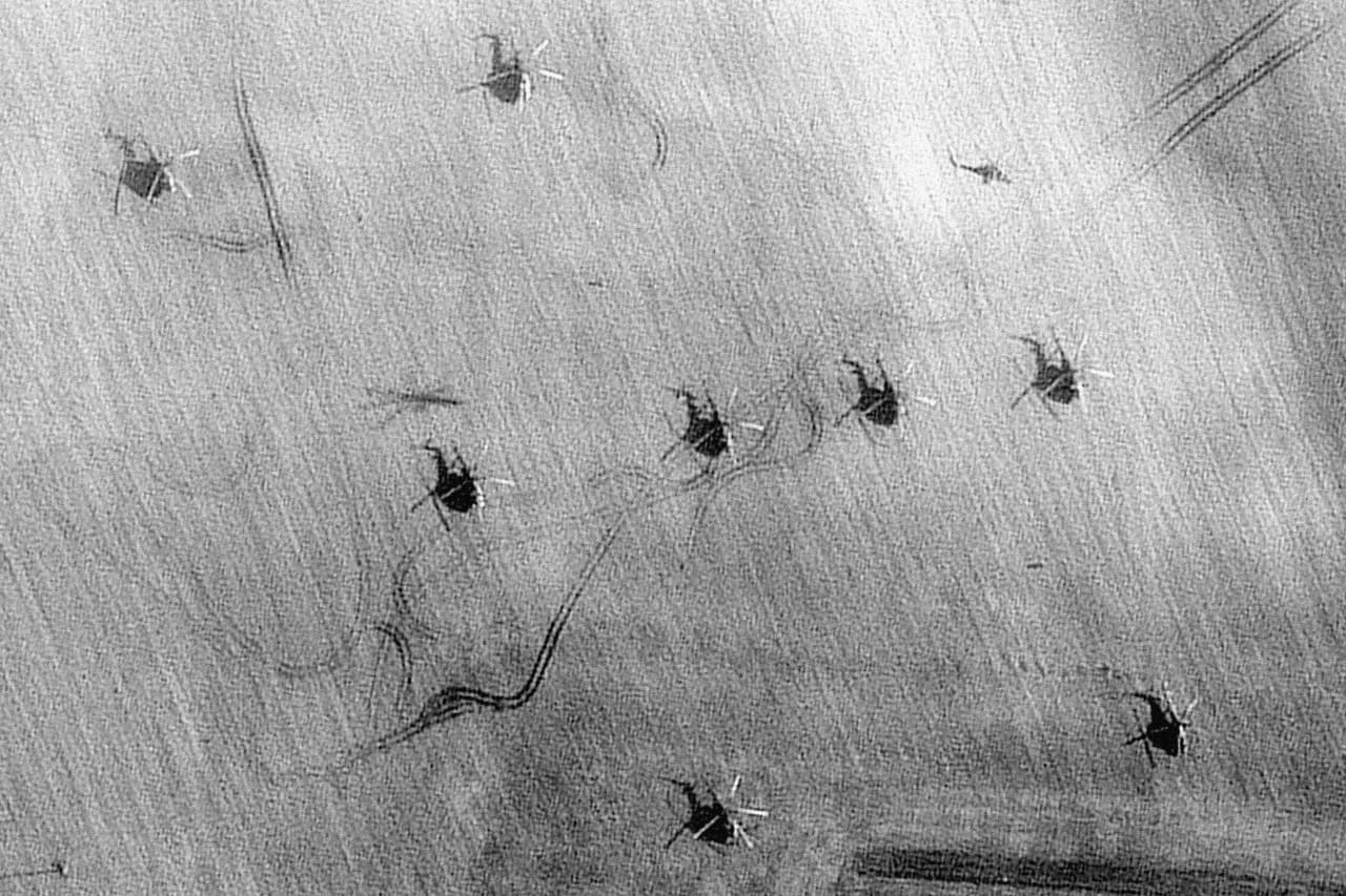 Helicópteros militares rusos en el aeropuerto Bolshoy Bokov de Bielorrusia, el 25 de febrero. Este país, vecino de Ucrania y aliado de Rusia, ha sido el origen de varios ataques durante la invasión. Por su colaboración con Rusia, Bielorrusia también ha recibido sanciones de varios países, entre ellos Canadá.