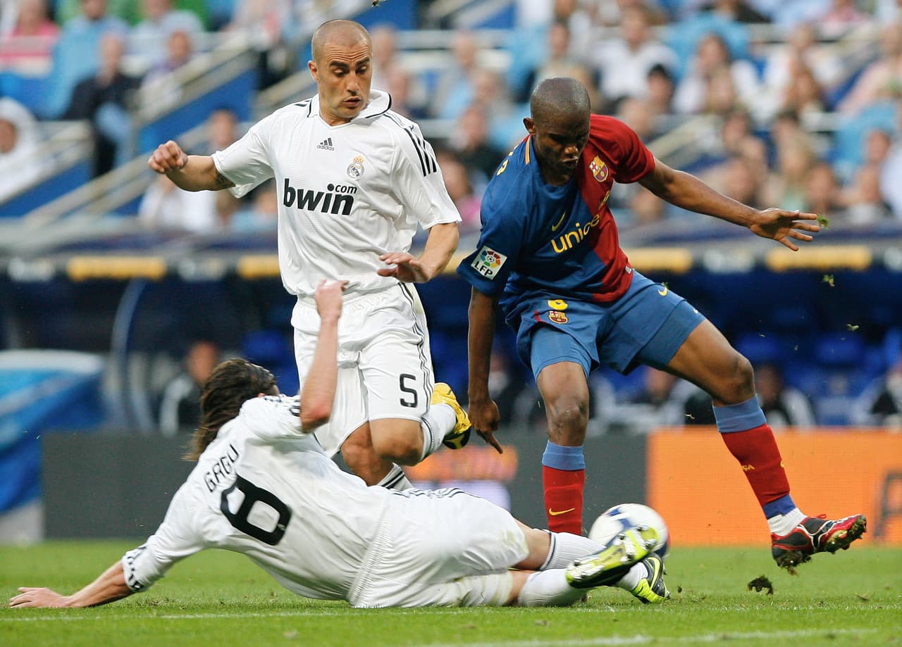 La espantosa realidad que vivía Casillas terminó siendo un infierno. Piqué se fue al ataque. Pasó el esférico a Messi quien recibió cercano al círculo central y abrió el juego al costado derecho para Eto’o. El camerunés llegó a línea final y centró el balón para Piqué (82’).