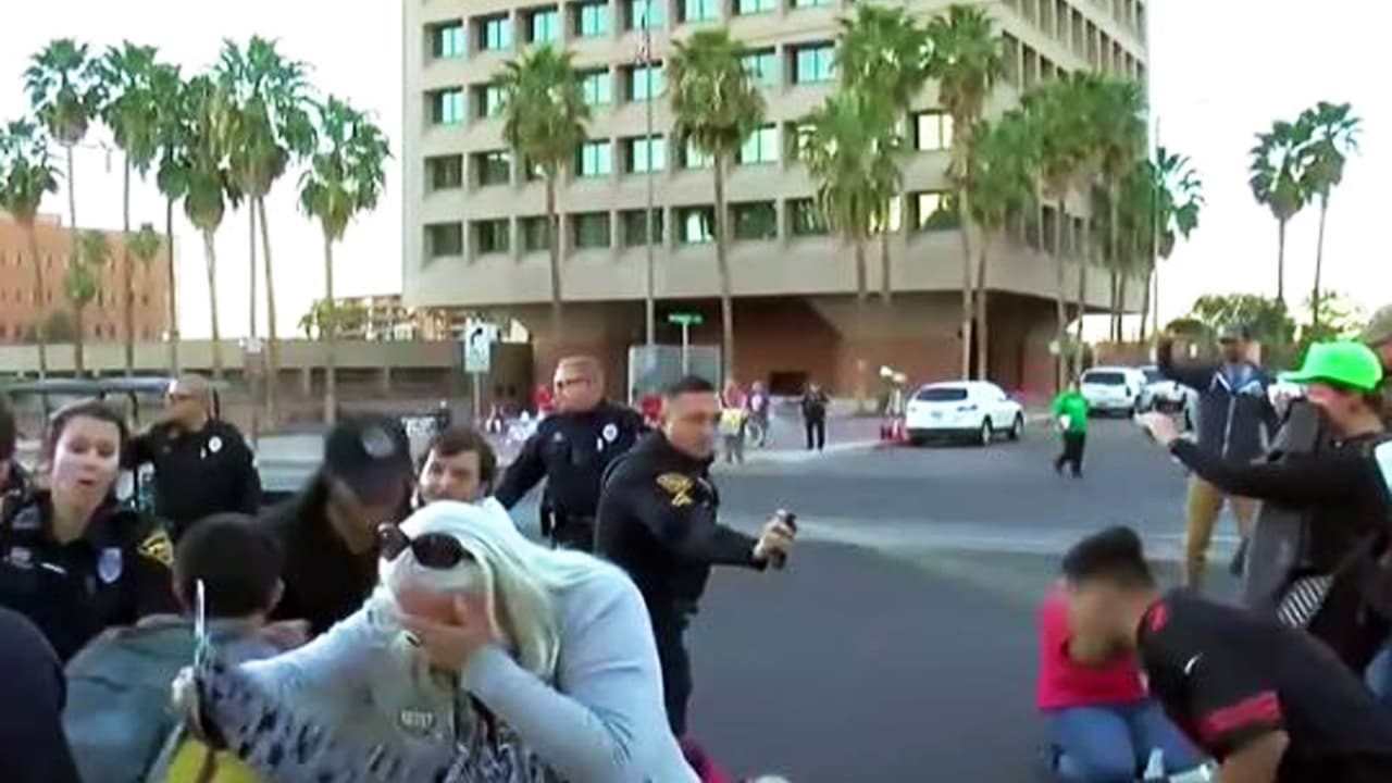 Protesta de 'Un día sin inmigrantes' dejó tres policías lesionados y cuatro personas arrestadas en Arizona