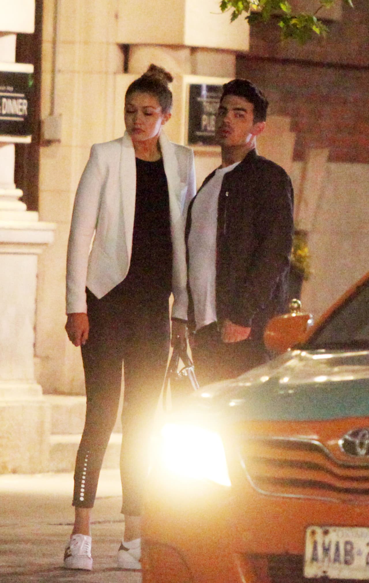 ¡Te estamos vigilando! Aún no eres su galán, así que mucho cuidadito.