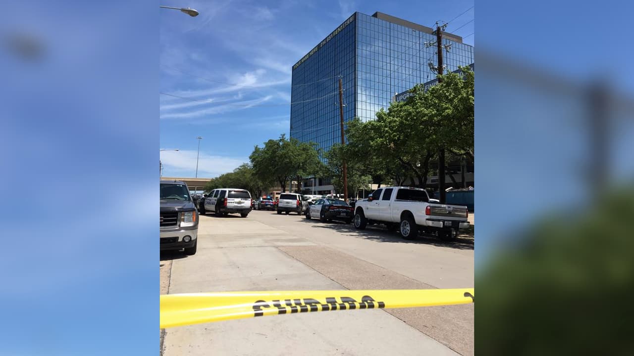 Dos personas muertas y un oficial herido tras un tiroteo en un edificio de oficinas en el norte de Dallas