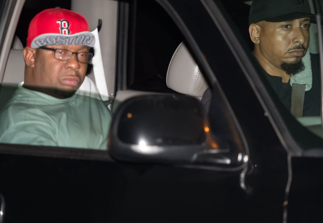 Poco después de que se diera a conocer la noticia de la muerte de Bobbi, el padre de la joven fue captado saliendo del hospicio Peachtree.