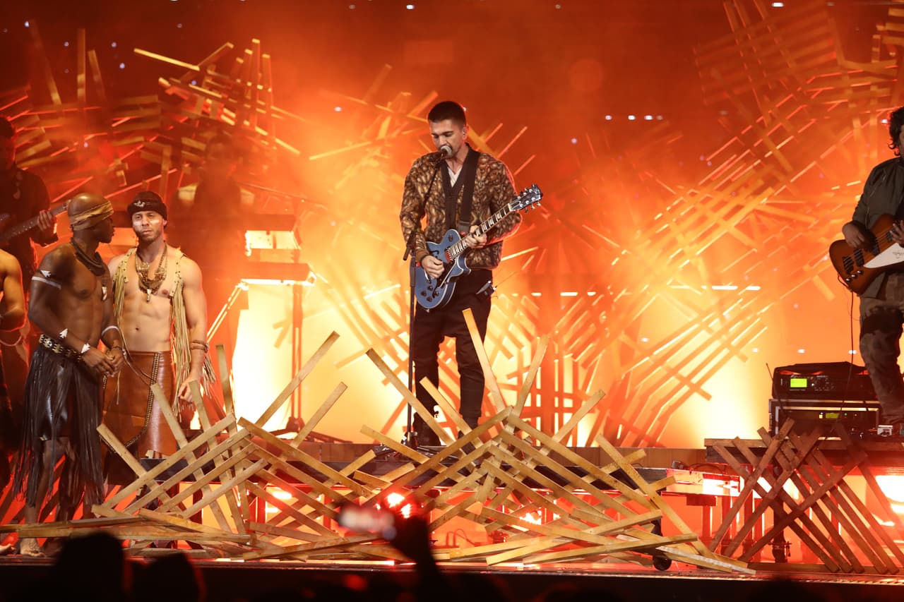 El cantautor cuidó la ejecución de cada nota de su presentación.