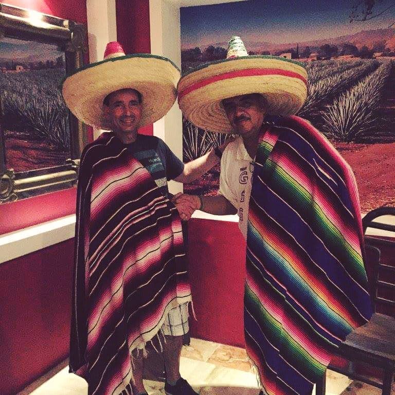 En diferentes entrevistas, el boxeador kazajo ha sostenido que tiene muchos amigos mexicanos y siempre está rodeado de su comida y cultura.